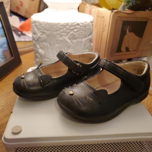 Kitty Cat Girl's Shoes - Picture 3 of 5